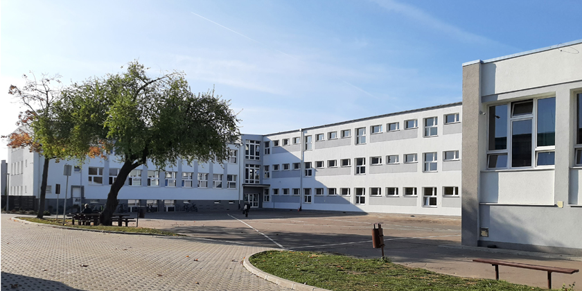 Zdjęcie budynku Zespołu Szkół Mechanicznych przy ul. Świerkowej